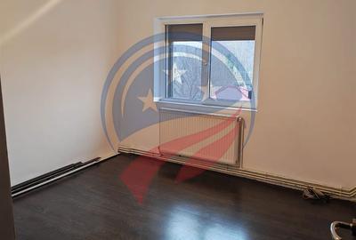 Apartament cu 3 camere decomandat în 1 Mai - 2