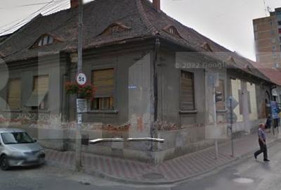 Casă cu 4 camere cu Teren 450 Mp în Central - 1