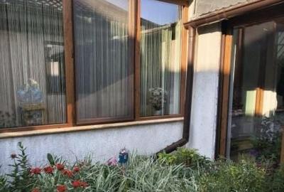 Casă individuală cu 5 camere cu Canalizare în Km 5 - 6