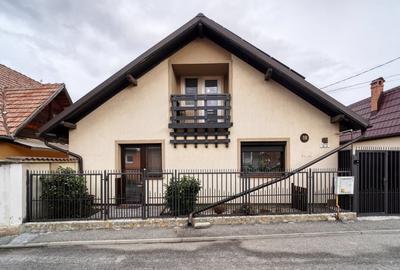 Casă individuală cu 5 camere cu Canalizare în Central - 1