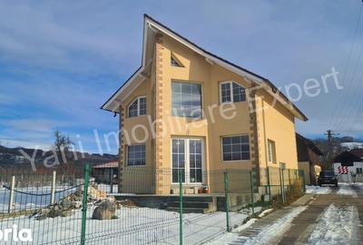 Casă cu 4 camere cu Teren 407 Mp în Țițești - 1