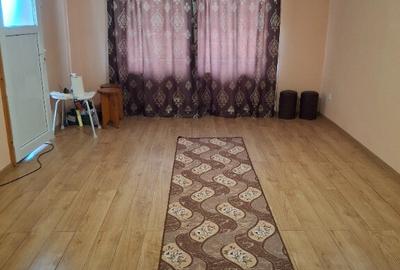 Casa, teren ?i anexe. In Boto?ani, Un?eni, Burle?ti - 9