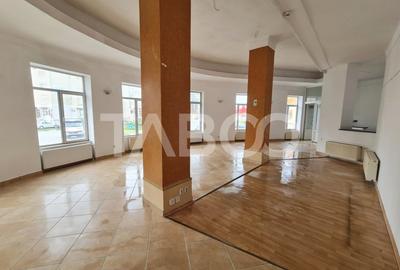 Spatiu comercial de inchiriat in centrul Municipiului Sebes - 12