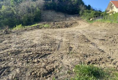 Teren de 3300 mp, în Central - 8