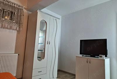 Inchiriez apartament 2 camere in zona 1Mai - 8