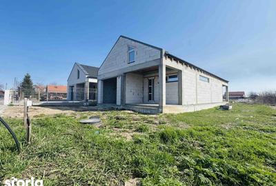 Casă cu 4 camere cu Teren 720 Mp în Borș - 1