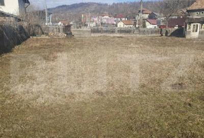 Teren de 737 mp, în Central - 1