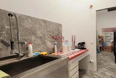 Spatiu comercial cu vitrina Doamna Stanca mall Selimbar - 1