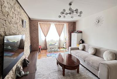 Apartament cu 3 camere decomandat în Republicii