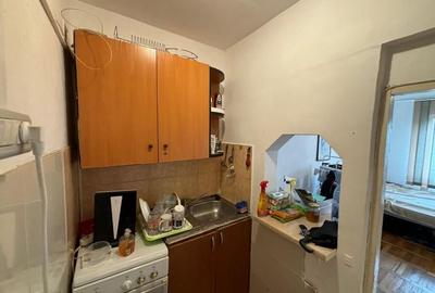 Garsoniera de vanzare  pe strada golescu 12 - 17