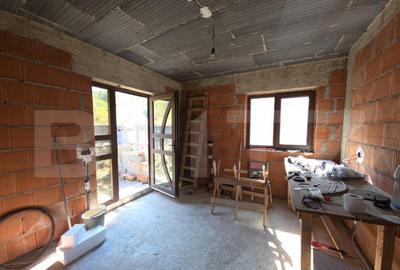 Teren 10 ari cu casa la ro?u 240 mp cu plus garajValea - 2