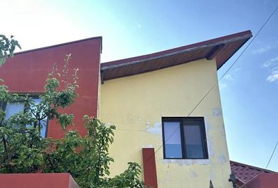 Casă cu 7 camere cu Teren 650 Mp în Brănești