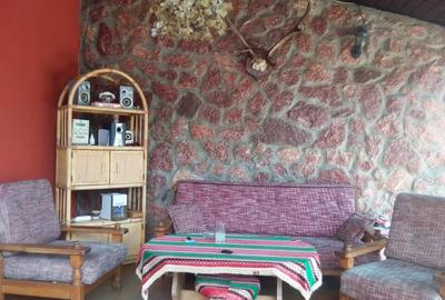 Casă cu 5 camere cu Teren 764 Mp în Grădiște - 1