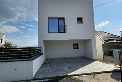 Duplex cu 4 camere în Dâmbul Rotund