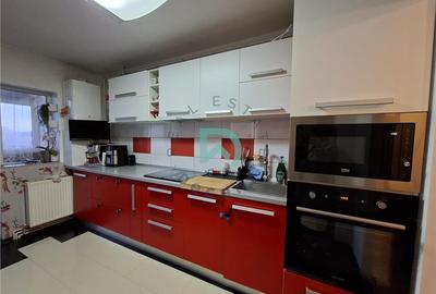 Apartament cu 3 camere decomandat, mobilat în Tractorul - 2