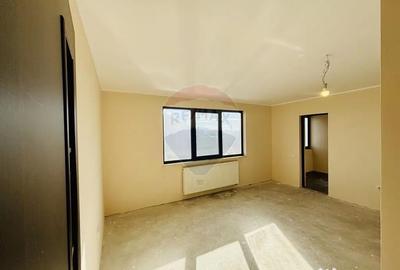 Casă cu 7 camere cu Teren 1000 Mp în Saca - 3