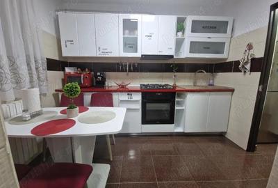 Proprietar -> inchiriez Apartament decomandat cu 2 camere spa?ios vzv de Satul de Vacanta - 5