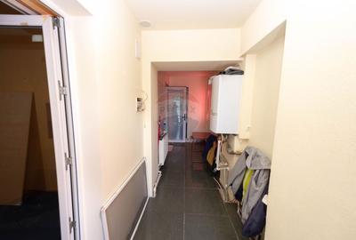 Vanzare casa 3 camere,  Piata 16 Februarie - 15