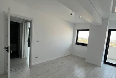 Apartament cu 3 camere decomandat în Nicolina