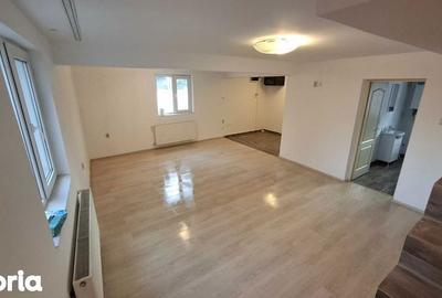 Casă cu 4 camere cu Teren 160 Mp în Berceni - 2
