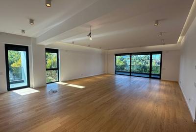 Apartament cu 4 camere în Iancu Nicolae