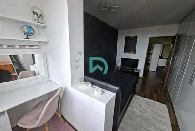 Apartament cu 3 camere decomandat în Calea București