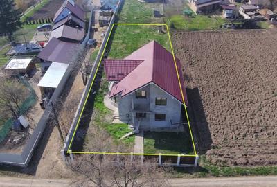 Casă individuală cu 4 camere cu Teren 953 Mp în Gura Văii - 1