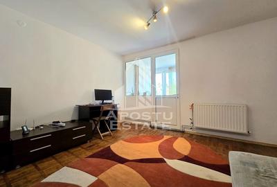 Apartament cu o camera, etaj intermediar,  zona Circumvalatiunii
