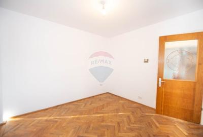 Casă cu 7 camere cu Teren 200 Mp în 23 August - 41