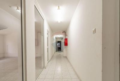 Spațiu comercial, de 1,729 mp, în Luna - 6