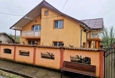 Casă cu 5 camere cu Teren 1500 Mp în Turia - 1