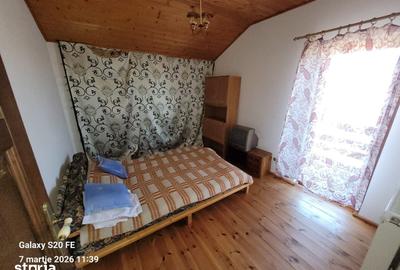 Casă cu 4 camere cu Teren 1200 Mp în Sadu - 1