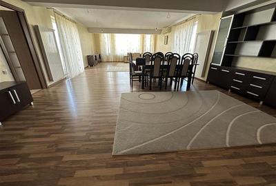 Penthouse cu 3 camere decomandat în Ștefan cel Mare
