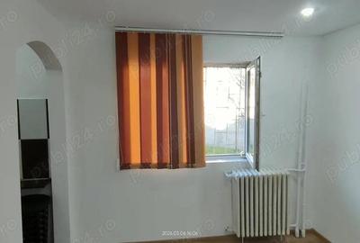 Apartament cu 3 camere semidecomandat în Central