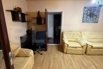 Apartament cu 2 camere semidecomandat în Micro 6 - 12