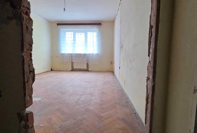 Apartament cu 3 camere decomandat în George Enescu - 3