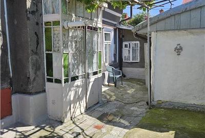 Casă individuală cu 3 camere cu Canalizare în Titulescu - 1