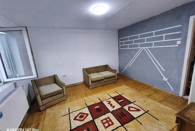 Apartament cu 3 camere semidecomandat în Molid - 1