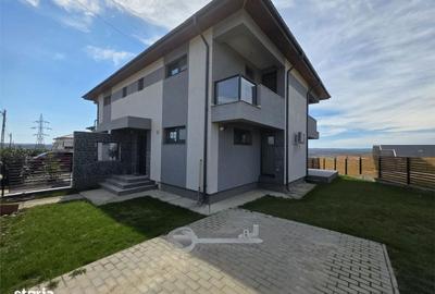 Casă cu 4 camere în Uricani