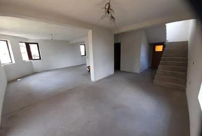 Casă cu 4 camere cu Teren 1000 Mp în Țepu - 1