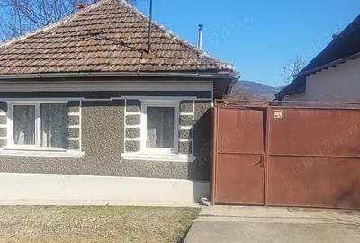 Casă cu 2 camere cu Teren 400 Mp în Buteni - 1