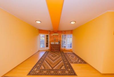 DE VANZARE DOUA CASE in zona de PARC ideale pentru doua f... - 2