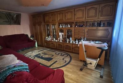 Casă cu 5 camere cu Teren 600 Mp în Bariera Vâlcii