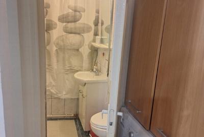 Inchiriez apartament pe strada Toamnei nr 1 - 3