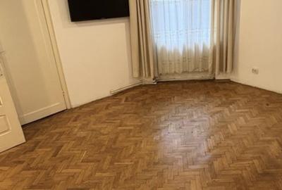 Garsonieră decomandată, mobilată în P-ța Victoriei - 5