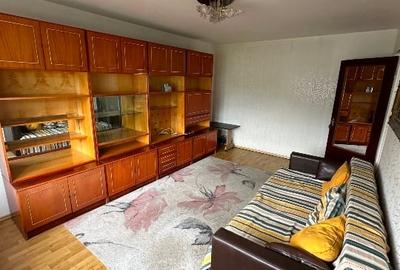 Apartament 3 camere, decomandat, an constructie 1976, etaj 4 din 4 - 4
