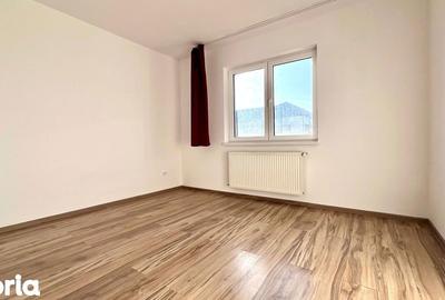 Apartament cu 2 camere decomandat în Tractorul