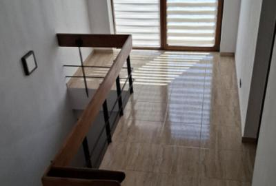 Casă cu 4 camere cu Teren 120 Mp în 1 Mai - 8