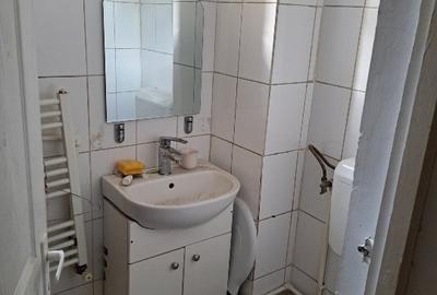 Inchiriez spatiu com.  trafic intens Mihai Bravu 138(vis-a-vis Sectia 8 Politie) - 4