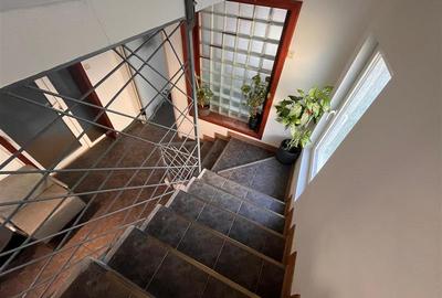 Casă cu 7 camere cu Teren 820 Mp în Central - 33